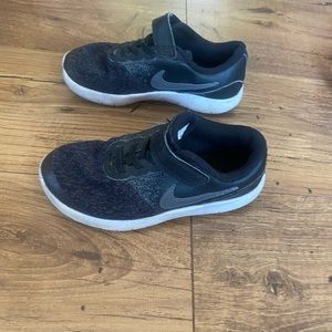 Kids Nike sneakers size 13